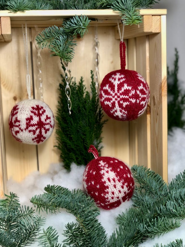 Natale: addobbi e regali originali con filati e uncinetto